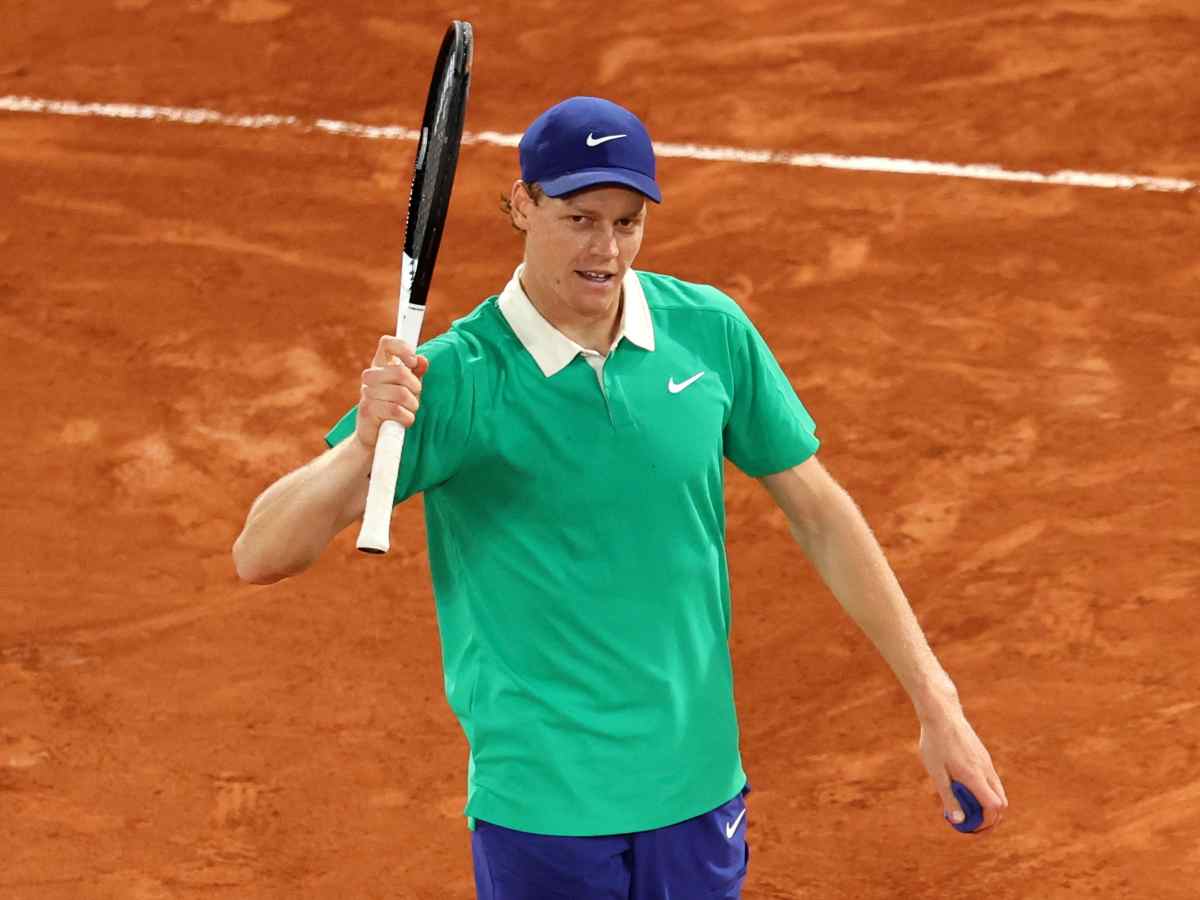 Jannik Sinner esulta dopo un punto conquistato