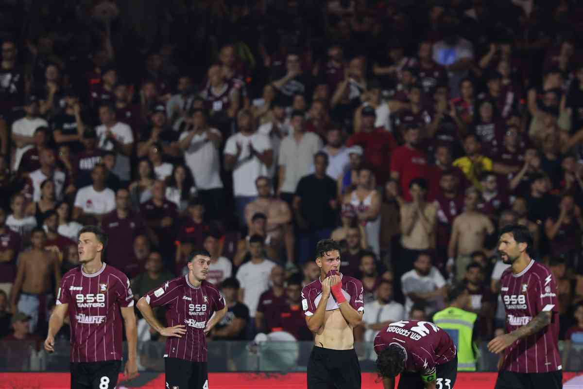 la delusione della Salernitana retrocessa dopo lo spareggio con la Sampdoria