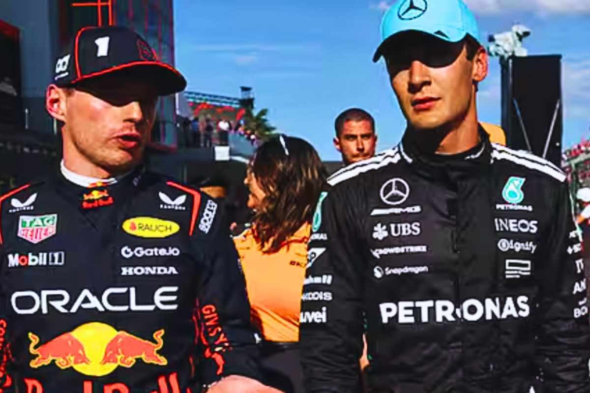 Verstappen e Russell ai box